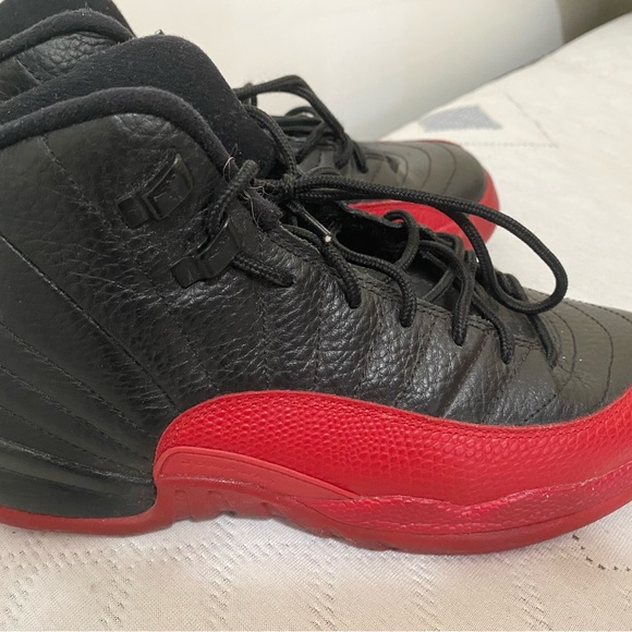 12 retro Jordan.use 2 time very good condition - Picture 2 of 4
